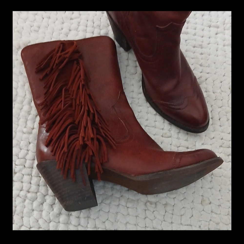 Cognac Brown Leather Fringed Mid Calf Cowboy / Line Dancing Boot Sz 7.5